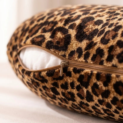 Leopard velvet cover and double zipper close-up